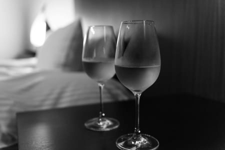 寝室のワイングラス